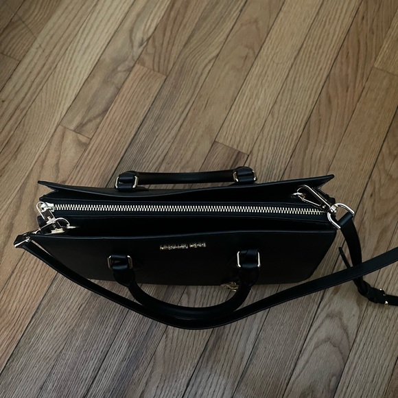 Michael Kors Shelia Satchel - Picture 3 of 4